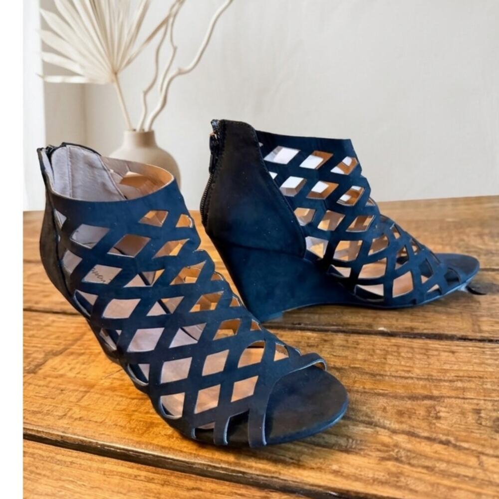 Bonnibel Trina-2 Black Caged Cut-Out Wedge 3.5" Sandals Faux Suede Size 8.5